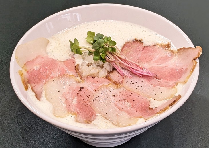 新店舗「鶏next」さんのラーメン『Chicken Blackチャーシュー』