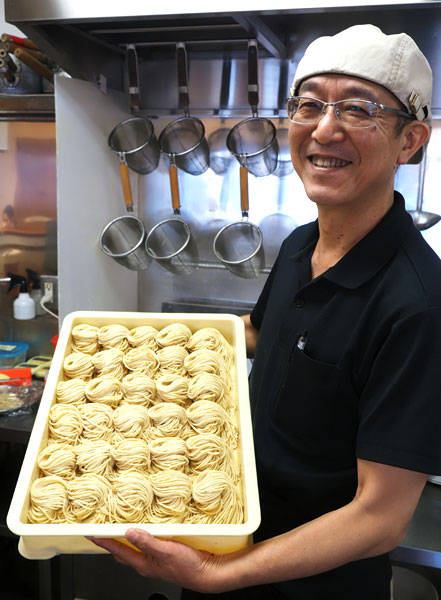 元パティシエという異色の経歴を持つ店主 - 磯城郡田原本町のラーメン店「暁製麺」