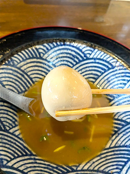 味付け玉子は丸ごと一個入っていて、贅沢 - 香芝市の「麺の道あをによし」